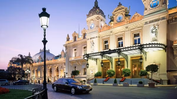 Dù nổi tiếng với những sòng bạc sang trọng nhất thế giới, nhưng công dân Monaco không được phép đánh bạc, thậm chí không được bước chân vào bất cứ casino nào.