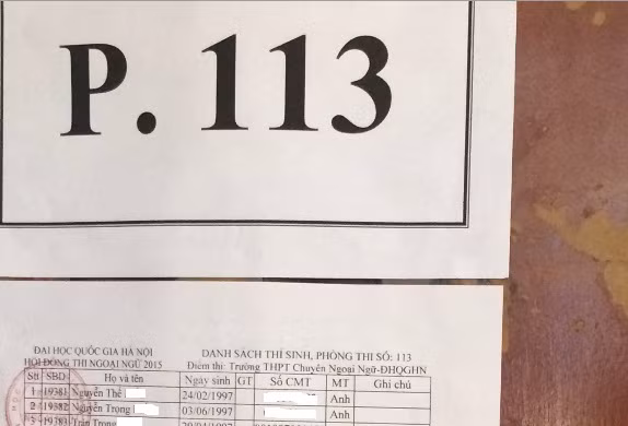 Sáng 30/5, rất nhiều thí sinh đã tham dự kỳ thi đánh giá năng lực phần thi Ngoại ngữ tại các điểm thi Trường Phổ thông Chuyên Ngoại ngữ thuộc Trường Đại học Ngoại ngữ, Khoa Pháp, nhà B3, nhà A2... thuộc Đại học Ngoại ngữ.