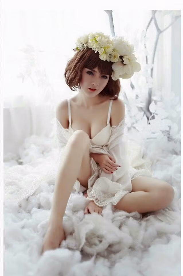 Sau khi chia tay Bùi Anh Tuấn, hot girl tên thật là Nguyễn Thị Lượm mới thực sự trở nên nổi tiếng và được nhiều người quan tâm. Cô theo đuổi công việc của một diễn viên, người mẫu và có rất nhiều bộ ảnh thu hút sự quan tâm, chú ý của dân mạng Việt. Cũng chính trong khoảng thời gian này, phong cách và ngoại hình cũng bắt đầu có những bước thay đổi.