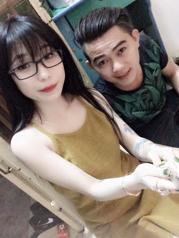 Không ngại ngần mặc những đồ 2 dây để khoe hình xăm, đó là cách Ngọc Châu thể hiện cho mọi người thấy tình yêu của cô cho bộ môn nghệ thuật này.