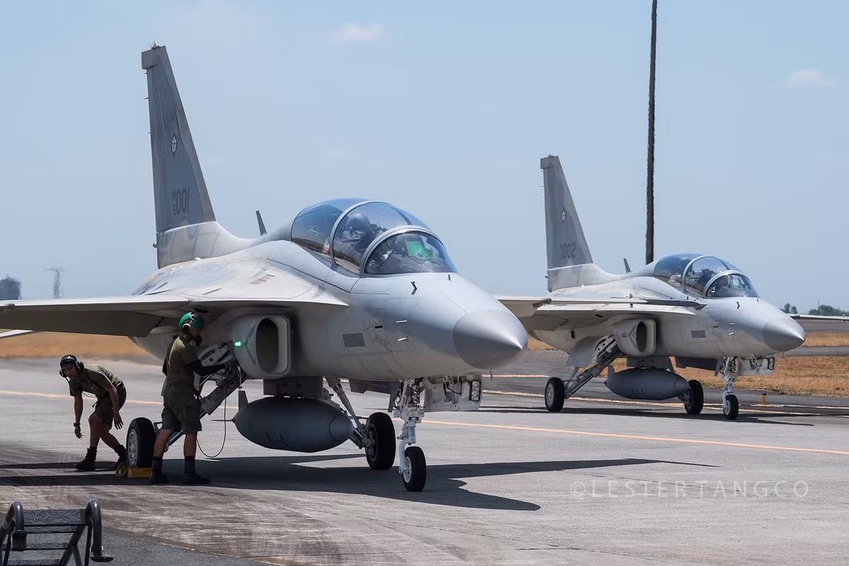 Lưu ý rằng, vào tháng 3/2014, Không quân Philippines đã mua 12 máy bay FA-50PH từ Hàn Quốc và bắt đầu nhận bàn giao từ tháng 12/2015. Dự kiến, việc bàn giao từ nhà thầu Hàn Quốc sẽ hoàn tất vào cuối năm 2017.