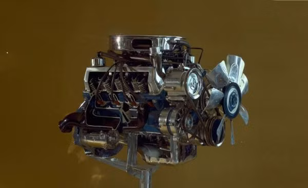 Đến năm 1968, người mua có các tùy chọn động cơ: 289 V-8, 302 V-8, động cơ 427 FE 390 mã lực. Số tùy chọn này tăng dần lên cùng với sự phs triển của Mustang.