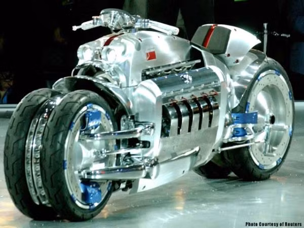 1. Dodge Tomahawk (560 km/h): Đây chính là chiếc xe máy nhanh nhất thế giới với động cơ 10 xi lanh và công suất cực đại lên tới 500 mã lực.