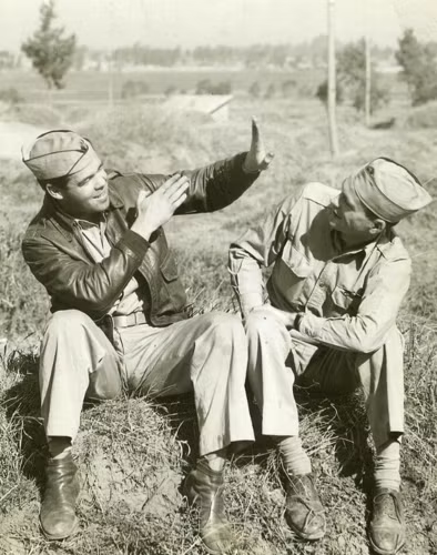 Cắt tóc thời chiến.