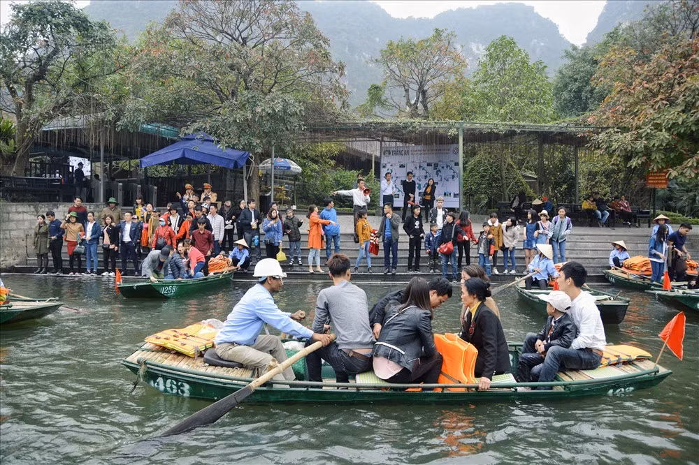 Ngày 25/6/2014, quần thể danh thắng Tràng An đã được UNESCO ghi danh vào danh mục Di sản thế giới, trở thành Di sản hỗn hợp đầu tiên của Việt Nam và Đông Nam Á được UNESCO công nhận. Ảnh: Thanh Huế