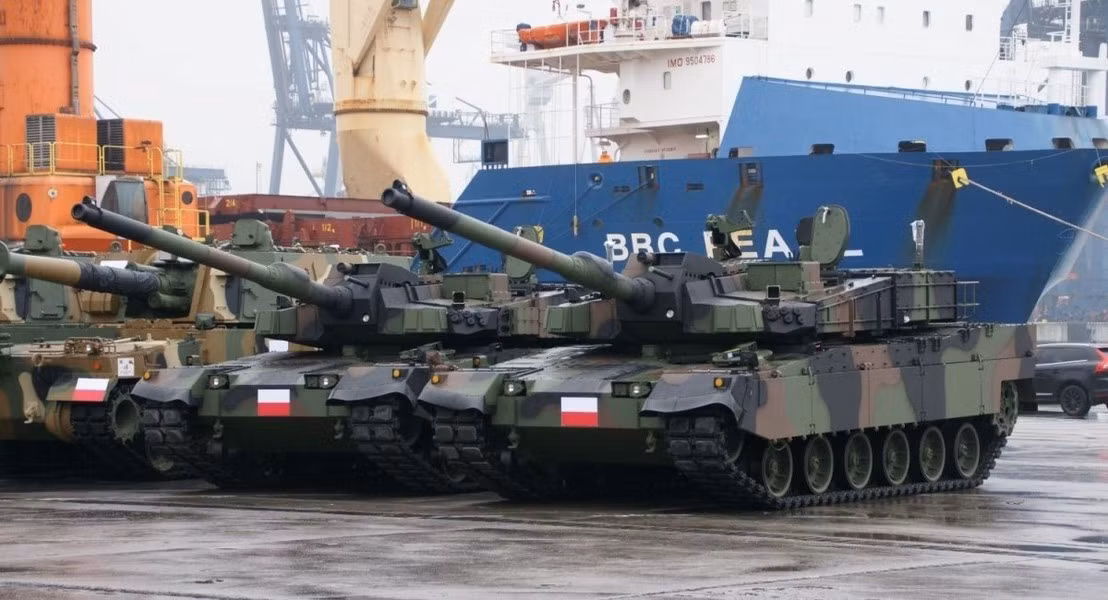 Binh sĩ Ba Lan cũng dành rất nhiều lời khen ngợi chiếc MBT mới, khi K2 được trang bị nhiều khí tài mà các kíp lái PT-91 cũ hơn phải ghen tị, và thậm chí cả những người vận hành xe tăng M1A1 SEPv3 Abrams do Mỹ sản xuất cũng phải quan tâm.