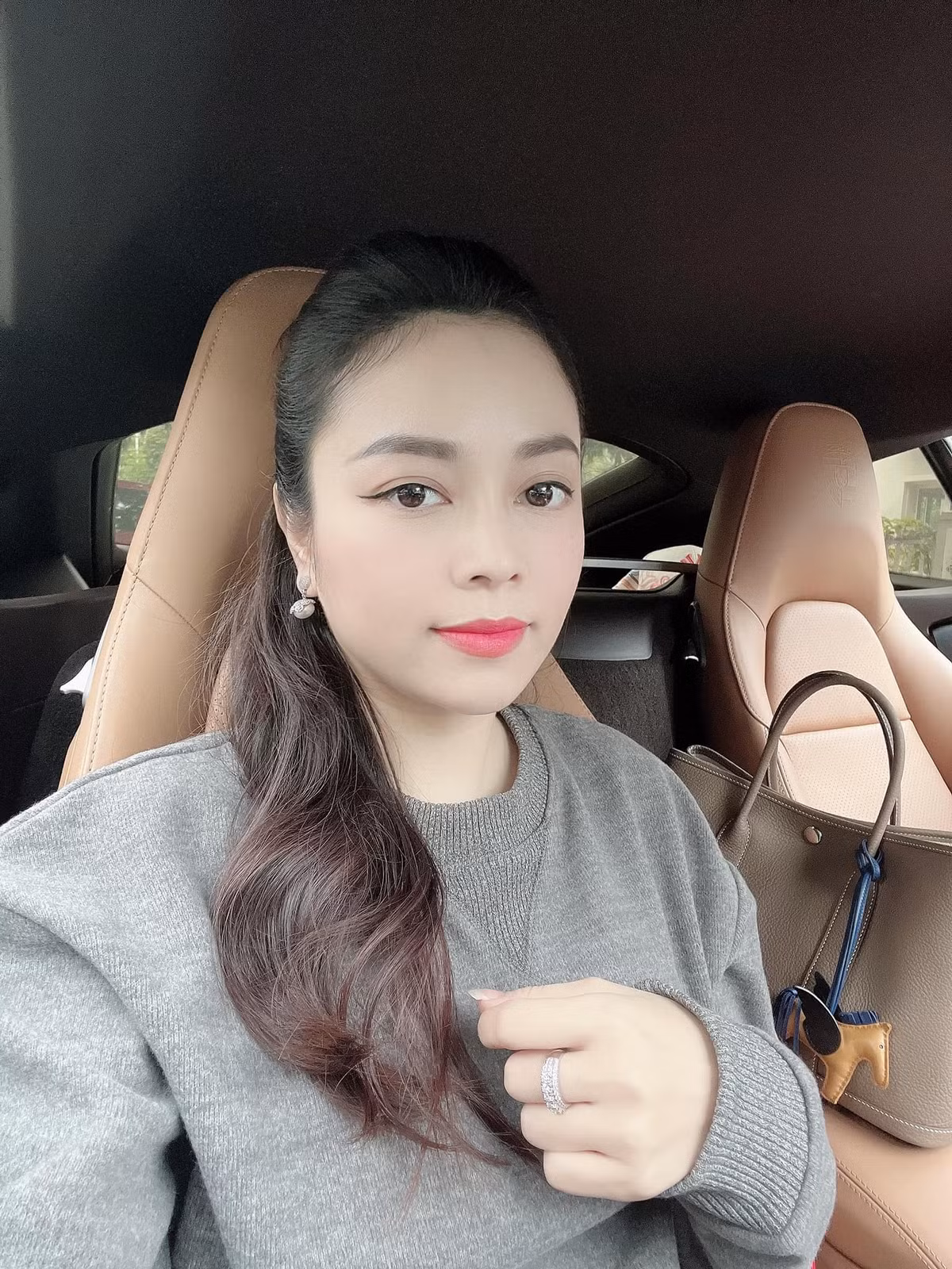 Bên cạnh vị trí "bà trùm" kinh doanh online, Hằng Túi còn được biết đến như một đại gia bất động sản có tiếng.