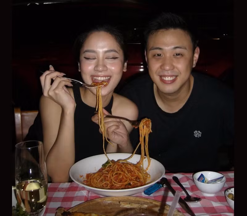 Nàng hot girl còn gây chú ý hơn khi có mối tình đậm sâu với blogger Huyme.