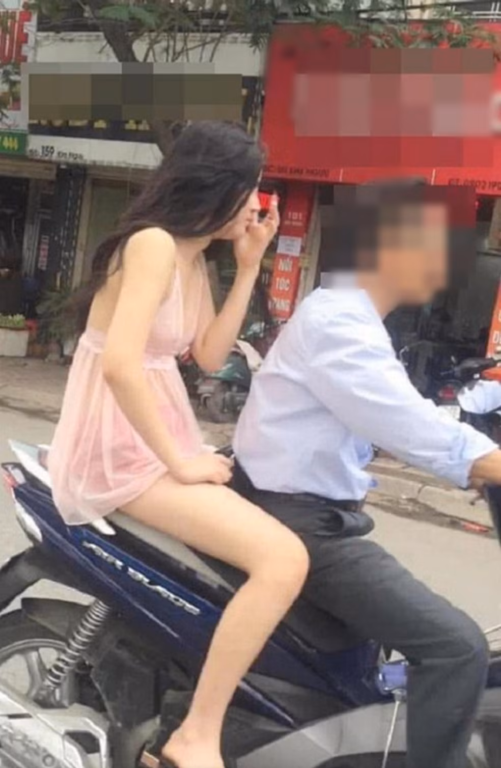 Loạt hình ảnh hội chị em viện lý do trời nắng nóng để khoe da thịt từng bị netizen lên án nặng nề.