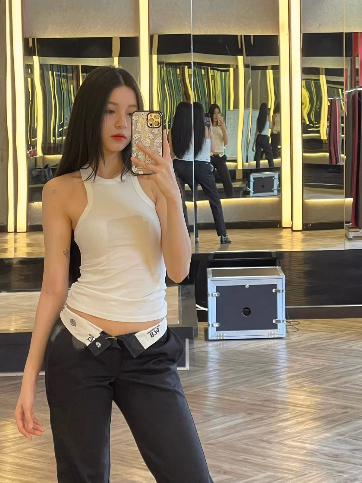 Trên trang cá nhân, nàng hot girl có chia sẻ những bí quyết làm đẹp của mình và được cư dân mạng hưởng ứng. Ảnh: FBNV