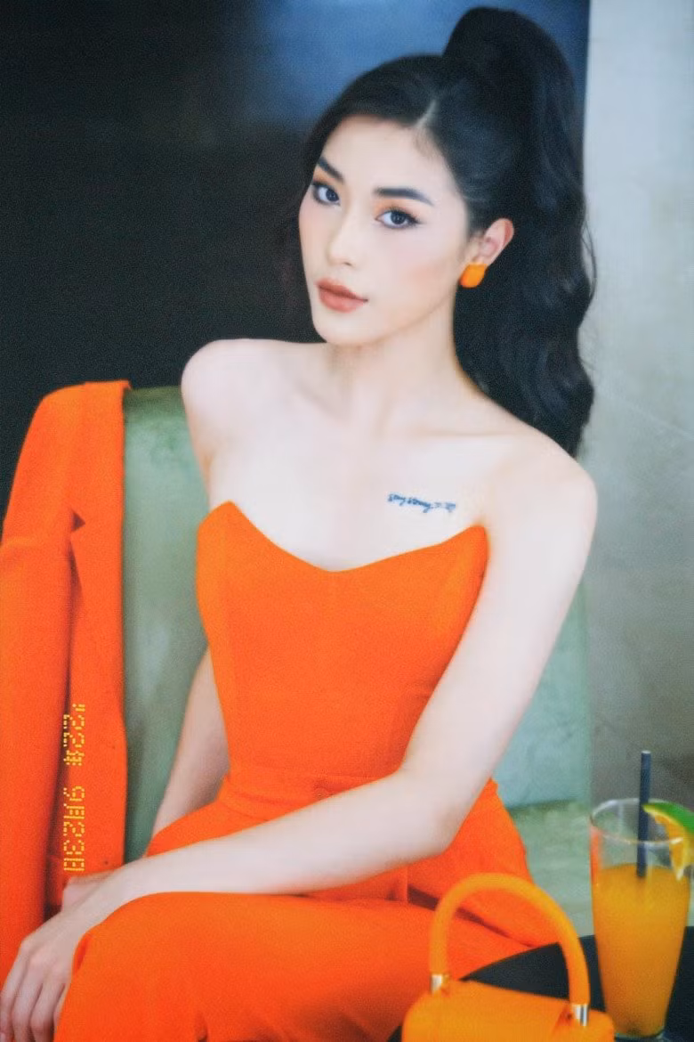 Thu Huyền yêu thích và thường xuyên khoe khéo hình xăm ấn tượng này.