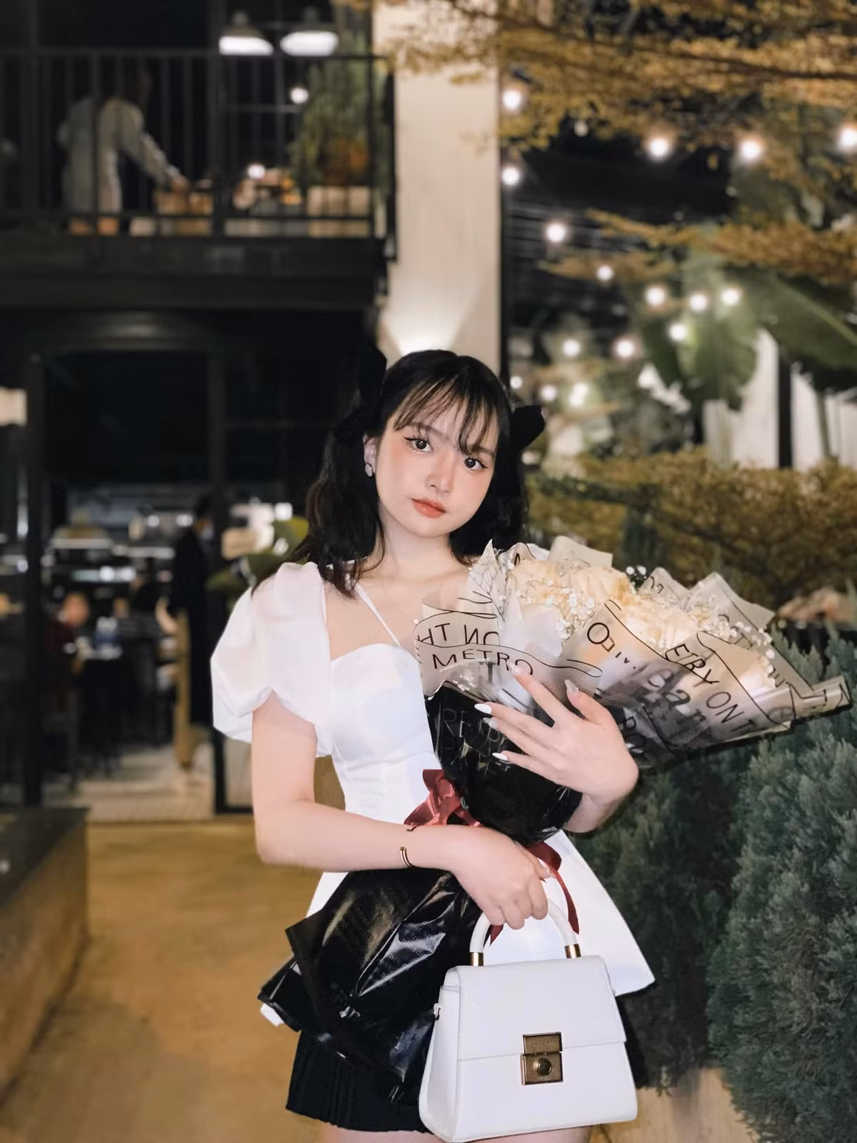 Đồng thời, nữ sinh xinh xắn này cũng chăm chỉ tham gia các hoạt động tình nguyện để có thể giúp đỡ, sẻ chia cùng mọi người.