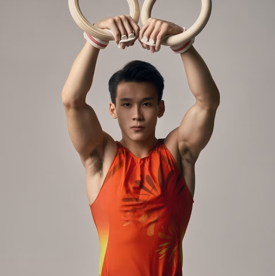Là nhân tố mới triển vọng của bộ môn thể dục dụng cụ, Văn Vĩ Lương liên tiếp giành được thành tích cao.