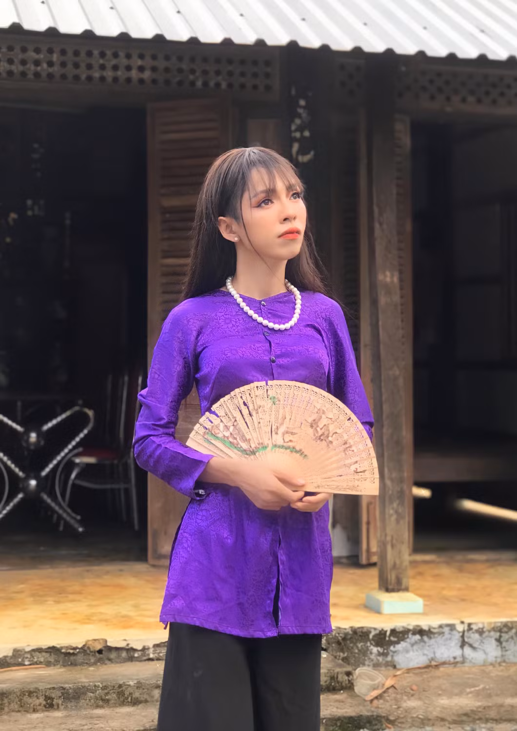 Đồng thời, mức giá mà cửa hàng này đưa ra khá thấp. Kênh của Võ Thành Ý có nội dung chuyên về trang điểm, làm đẹp. Vì thế, cửa hàng đồ nướng này hoàn toàn không phù hợp với nội dung lẫn giá cả, nên ê-kíp của Thành Ý đã từ chối.