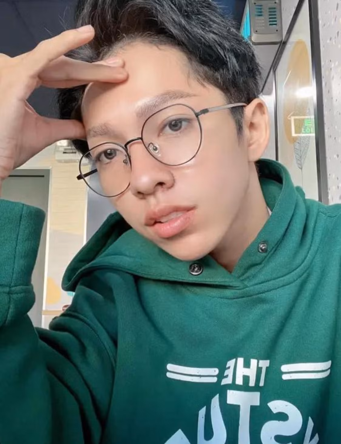 Hiện, nam TikToker đang đối mặt với làn sóng tẩy chay từ cộng đồng mạng. Ảnh: Tổng hợp