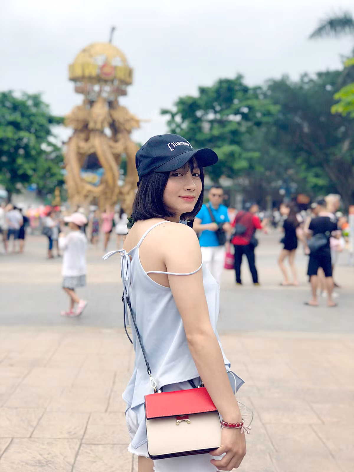 Cô khiến nhiều người thích thú khi tiết lộ mình còn độc thân.