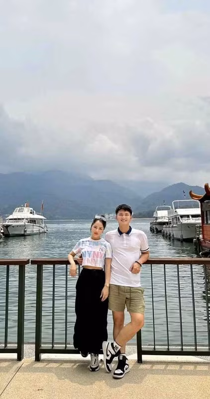 Bạn gái Huỳnh Anh cho biết đã thực hiện nhấn mí vì không muốn sử dụng kích mí mà có một đôi mắt to, đẹp hơn.