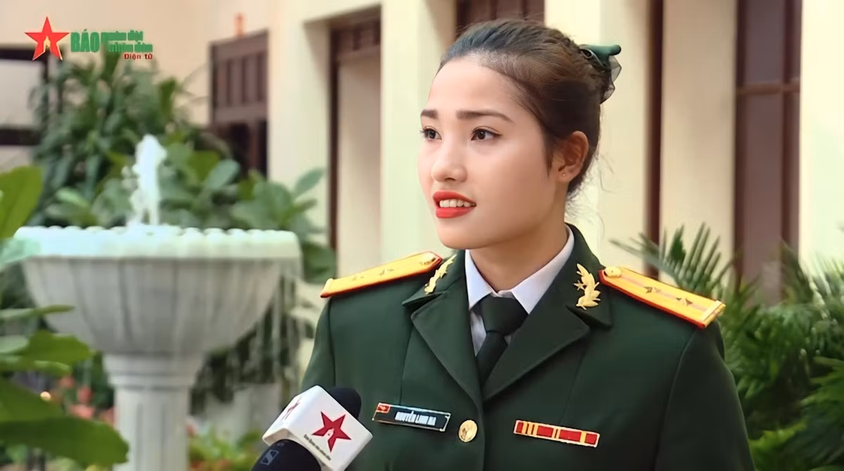 Linh Na còn được mệnh danh là "bông hồng thép" của thể thao quân đội.
