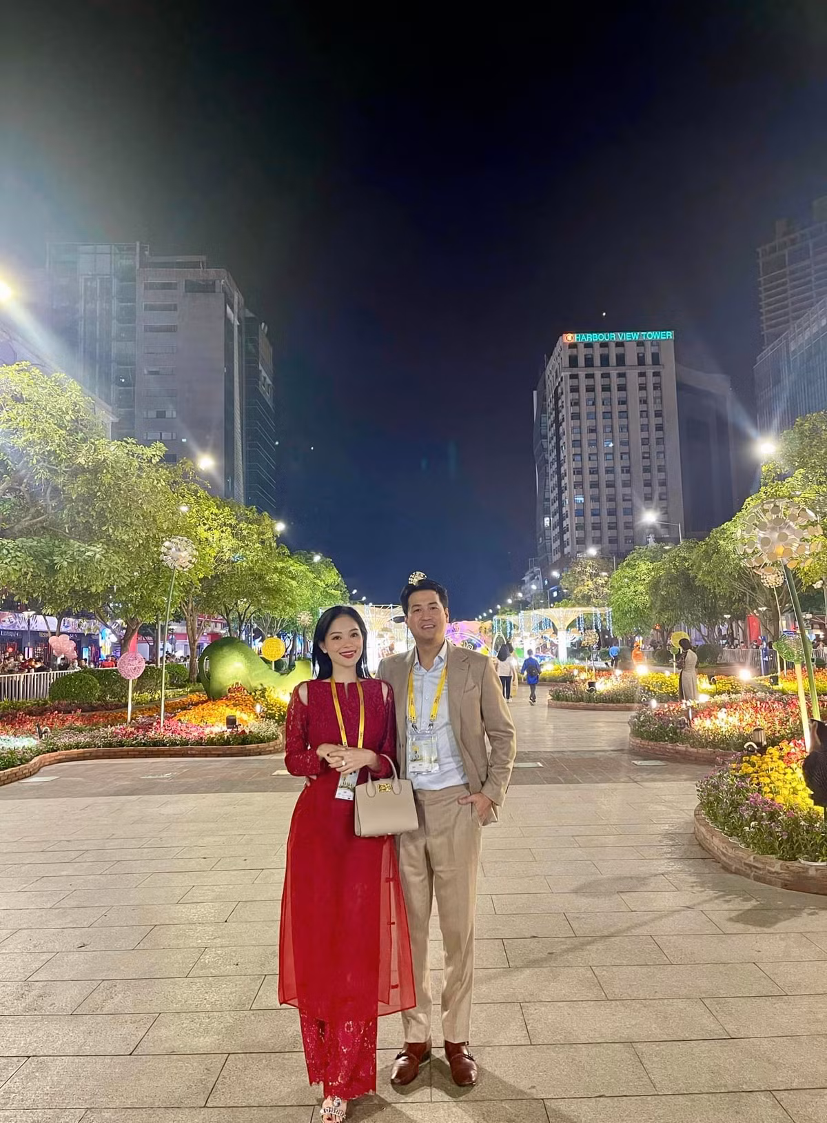 Ngày 27/4, cặp đôi thông báo dời thời gian diễn ra đám cưới tại TP HCM vì diễn biến phức tạp của dịch COVID-19.