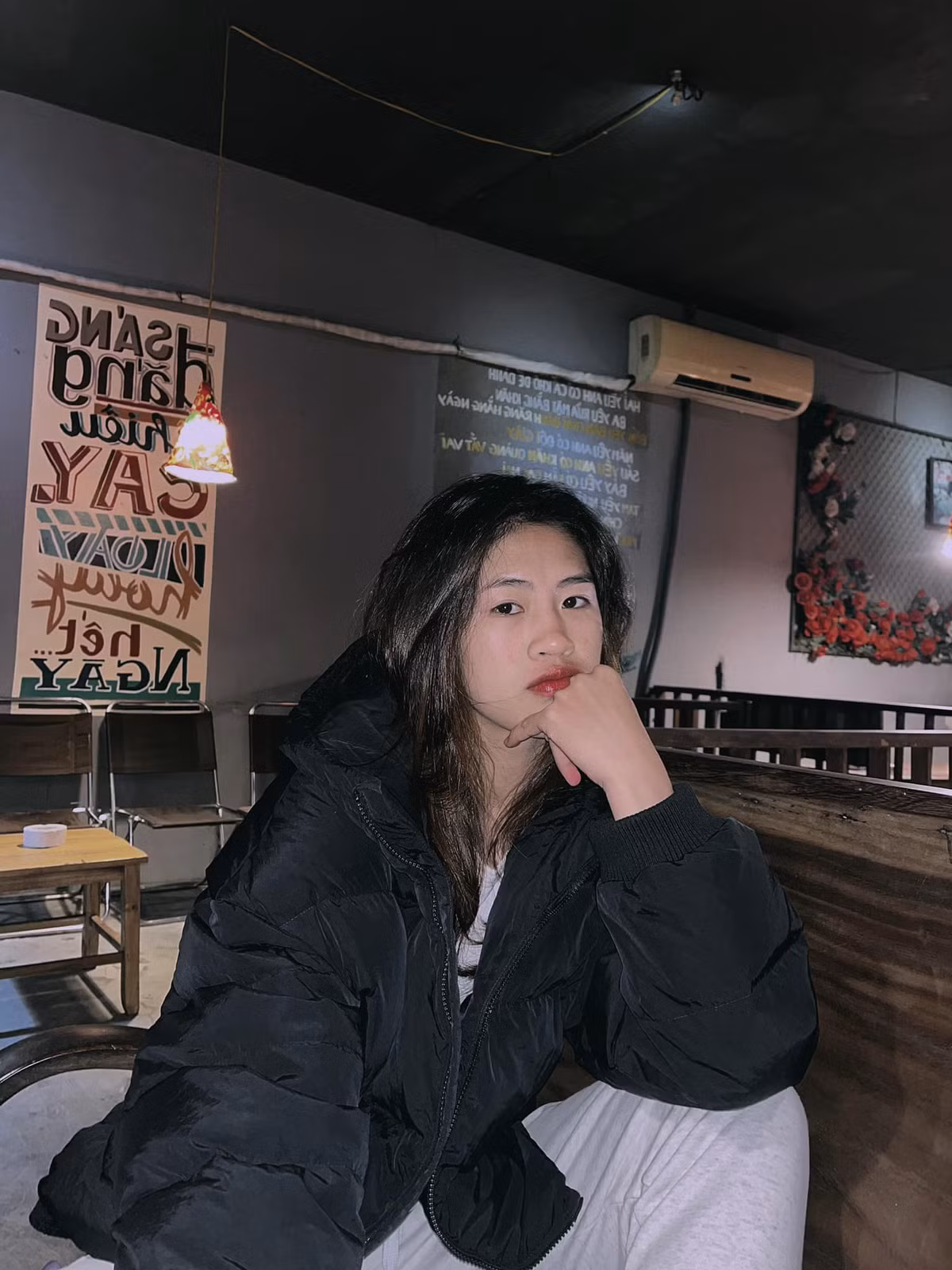 Trang phục yêu thích của Nhã là áo crop top tạo khoảng hở, khoe eo thon. Ảnh: FBNV