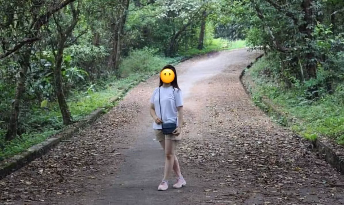 Không chỉ không xóa xe máy, cư dân mạng còn thêm thắt nhiều tình tiết hài hước khác như con người, cảnh vật,...