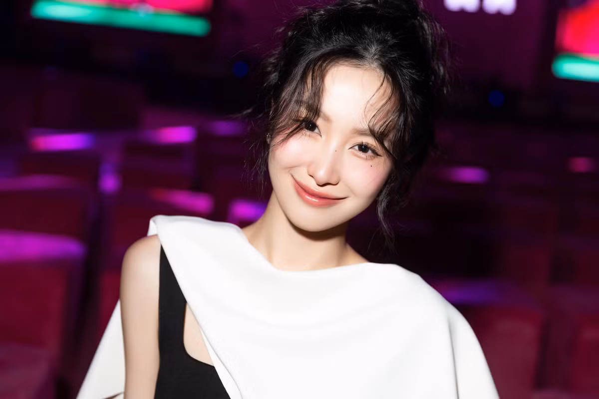Jun Vũ là một trong những nàng hot girl được đánh giá có tài sắc vẹn toàn, từ lâu cô nàng đã được netizen đặt danh xưng " hot girl trà sữa" nhờ vẻ trong sáng.