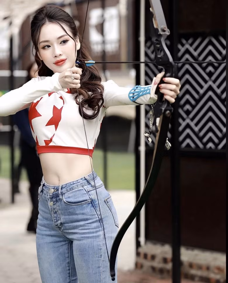 Được biết, cô gái trong những hình ảnh là hot girl Ngọc Mai sinh ra tại Hải Phòng hiện đang làm việc và sinh sống tại TP.HCM.