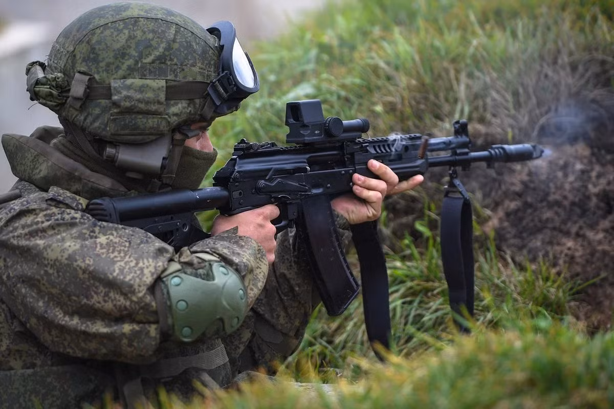 Khẩu súng “hậu duệ” của AK-47 đã ra đời như thế nào - Hình 2 Khau sung “hau due” cua AK-47 da ra doi nhu the nao-Hinh-2