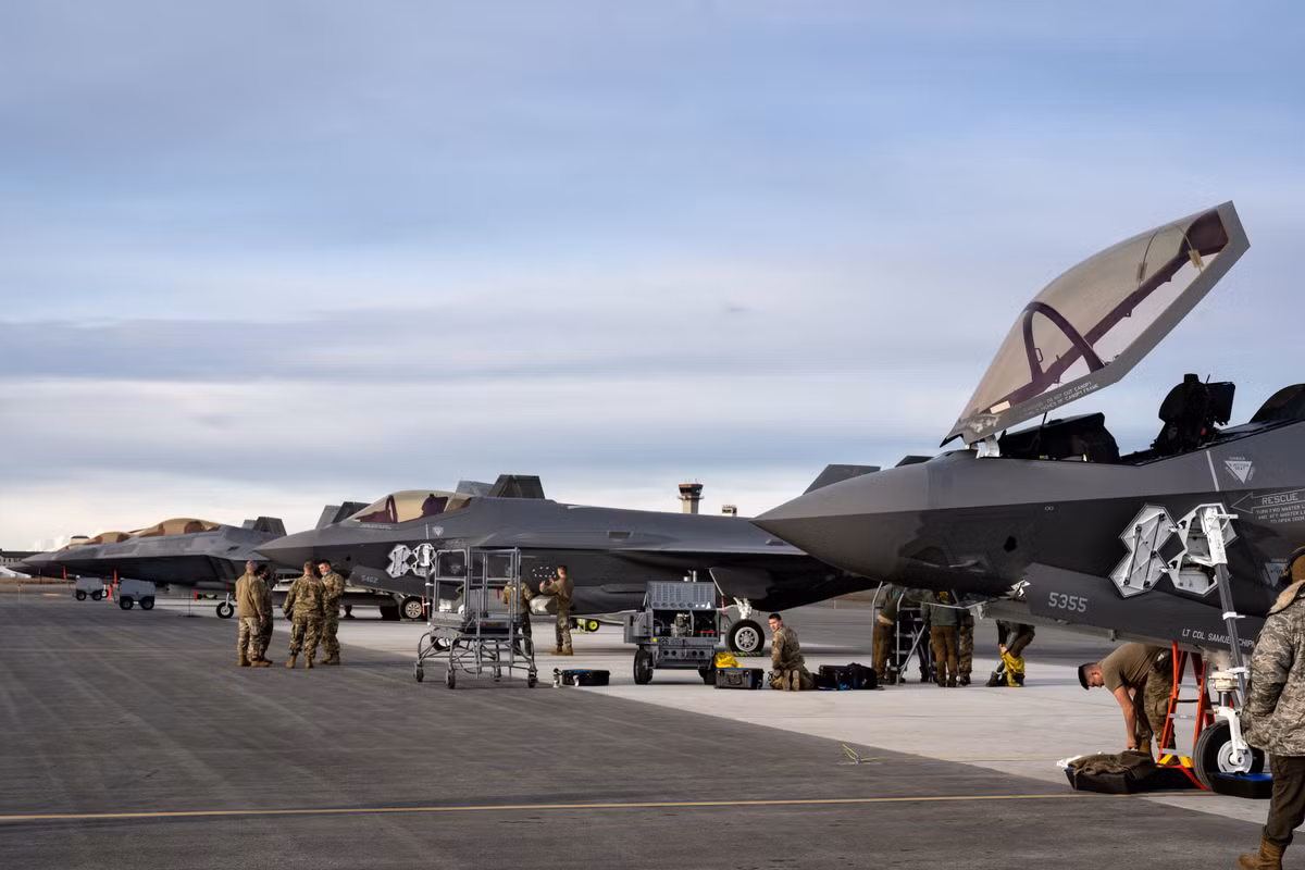 Liên quan đến việc triển khai luân phiên các máy bay F-35 tới Kadena, phi đội F-35 số 18 có kế hoạch luân chuyển nhân sự và thiết bị đến nhiều địa điểm hoạt động trong khu vực để hỗ trợ chỉ huy và nhằm duy trì sự sẵn sàng cho các cuộc tập trận.