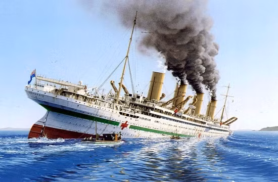 Hay như tàu HMHS Paris của Anh bị không quân Đức bỏ bom chìm vào ngày 2/6/1940 trong chiến dịch Dynamo. Tàu Paris lúc đó được đăng ký làm tàu bệnh viện, được sơn màu trắng và có dấu thập tự đỏ đúng quy định.