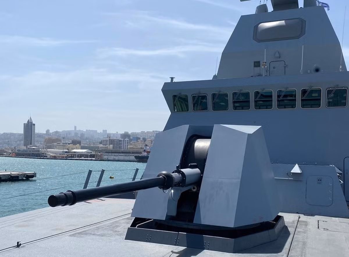 Theo như Hải quân Israel cho biết thì lớp tàu này sẽ được trang bị nhiều vũ khí hiện đại, bao gồm radar MF-STAR, tên lửa phòng không tầm trung Barak-8, tên lửa đánh chặn Tamir thuộc hệ thống C-Dome, tên lửa hành trình chống tàu cận âm (có thể là RGM-84 Harpoon hoặc Gabriel) cho những con tàu này.