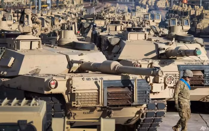 Hơn 30 chiếc xe tăng M1 Abrams do Mỹ sản xuất dự kiến được bàn giao cho quân đội Ukraine sử dụng để huấn luyện sẽ đến Đức vào cuối tháng 5, một quan chức quốc phòng Mỹ cho biết hôm 21/4.