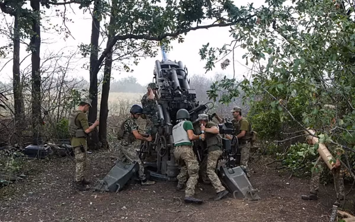 Pháo tự hành Caesar bổ sung sẽ tăng cường sức mạnh cho quân đội Ukraine. Xét đến tình hình thực tế trên chiến trường Nga-Ukraine, quân đội Nga và Ukraine đang tham gia vào một cuộc chiến tranh tiêu hao trên một mặt trận dài hàng trăm km. Trong bối cảnh này, bên nào cũng phụ thuộc rất nhiều vào pháo binh và gần như không thể chiến đấu nếu không có pháo binh.