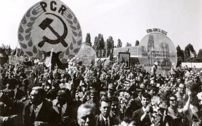 Sau khi Liên Xô tan rã vào năm 1991, các vùng lãnh thổ phía Đông trở thành một phần của Ukraine và Cộng hòa Moldova. Ở Romania, sau Thế chiến II, Đảng Cộng sản nổi lên như một lực lượng chính trị chính, dẫn đến việc Nhà vua buộc phải thoái vị và thành lập một nước cộng hòa nhân dân vào năm 1947.