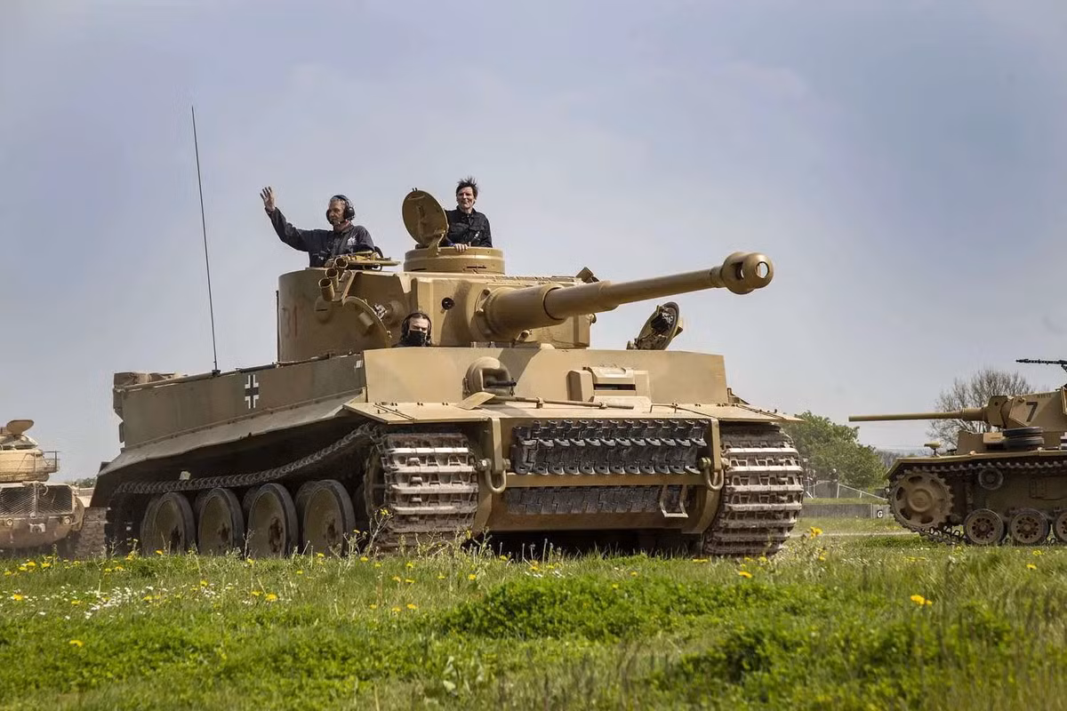 Tuy nhiên đến cuối cùng Tiger Porsche đã thua và chịu nhường dây chuyền sản xuất cho Tiger I, có 5 nguyên mẫu được sản xuất và 1 trong số chúng được đảm nhiệm vai trò “tăng trưởng”, nhưng đến bây giờ thì không còn chiếc nào có thể hoạt động.