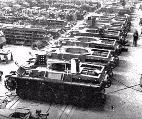 Khung gầm Tiger Porsche sau đó được chọn làm cơ sở của pháo tự hành Jagdpanzer (hay Panzerjäger), cuối cùng nguyên mẫu trên được gọi là pháo tự hành Ferdinand và được bổ sung thêm khẩu pháo chính 88mm mới.