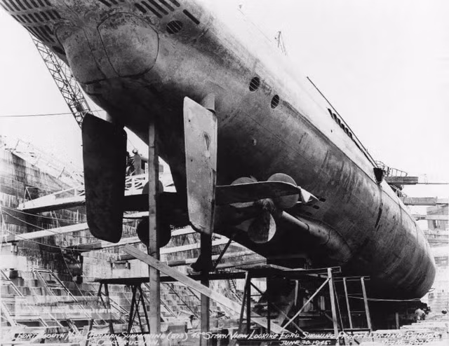 Tàu ngầm U-864 được khởi công ngày 15/10/1942 tại nhà máy đóng tàu ở Bremen. Tàu được hạ thủy ngày 12/8/1943 và biên chế vào hạm đội hải quân ngày 9/12/1943. Chỉ huy tàu là thuyền trưởng Ralf-Reimar Wolfram.