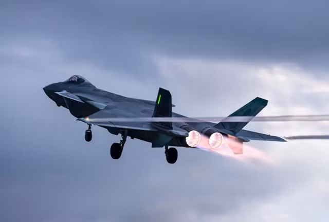 J-20 được đánh giá có độ bền cao hơn nhiều so với các loại máy bay chiến đấu phương Tây, đặc biệt khi sử dụng động cơ WS-15 sẽ giúp máy bay có hiệu suất nhiên liệu cao hơn.