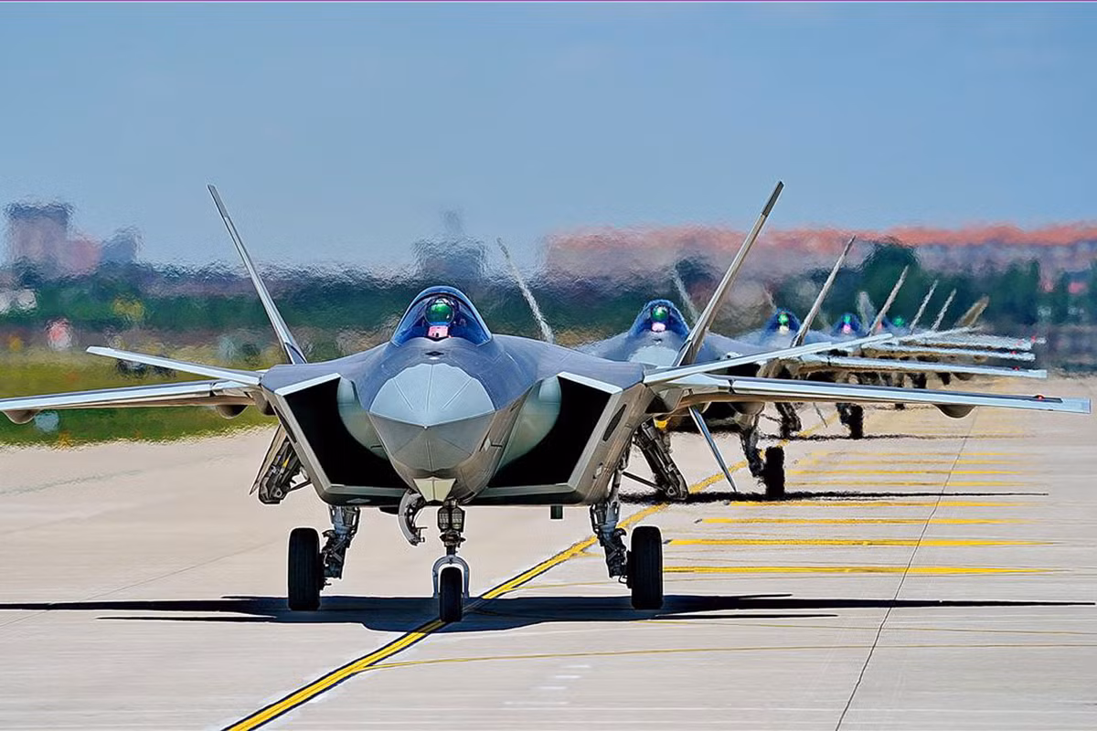 J-20 được đưa vào sản xuất quy mô lớn vào cuối năm 2021 và được sản xuất với số lượng đứng thứ ba trong các loại máy bay chiến đấu, xếp sau J-10C và F-35 của Mỹ.