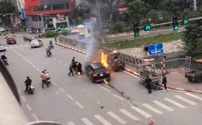 Theo trung tá Thái, thời điểm lao vào giải cứu nam tài xế Grab, ngọn lửa đã bốc cháy rất dữ dội và kèm theo nhiều tiếng nổ.