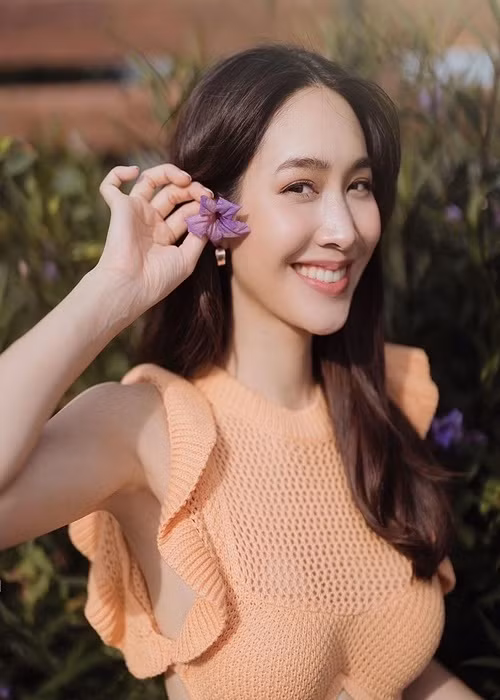 Ồn ào bị tạm giam để điều tra vụ lừa đảo khiến danh tiếng của Min bị ảnh hưởng nghiêm trọng. Ảnh: Instagram Min Pechaya.