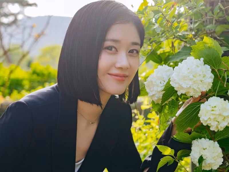 Báo chí Hàn Quốc ưu ái gọi Jang Nara là “nữ thần không tuổi”, "ma cà rồng", "mỹ nữ có gương mặt trẻ thơ". Ảnh: Instagram Jang Nara.