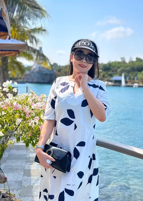 Vẻ ngoài đằm thắm của Như Quỳnh sau 1 lần sinh nở.