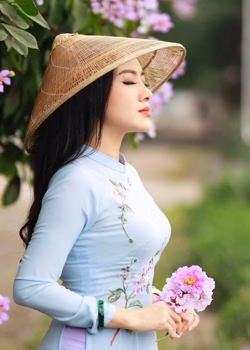 BTV Hoài Anh là gương mặt quen thuộc của chương trình Thời sự 19h VTV trong 10 năm. Khoảng 3 năm trở lại đây, cô làm ở Ban Văn nghệ của VTV.