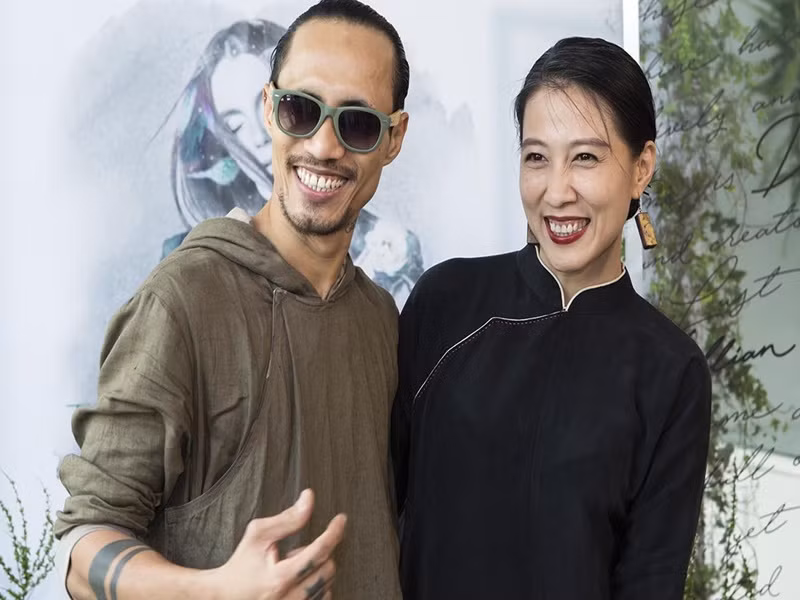 Phạm Anh Khoa và Thùy Trang kết hôn năm 2008. Trước đám cưới, cặp đôi "chị em" chênh nhau 6 tuổi đã trải qua không ít sóng gió, thử thách bị gia đình phản đối chuyện tình cảm. Ảnh: Sức Khoẻ Đời Sống.