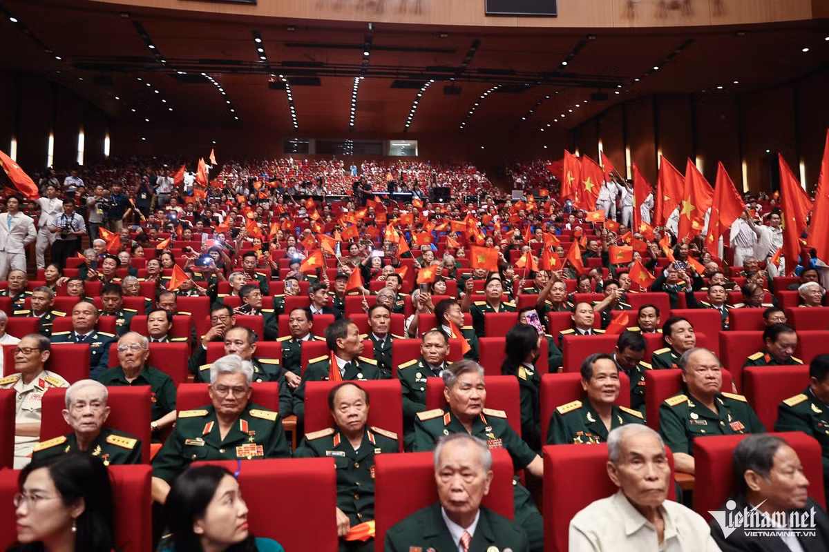 Le ky niem cap quoc gia 70 nam Ngay Giai phong Thu do-Hinh-9