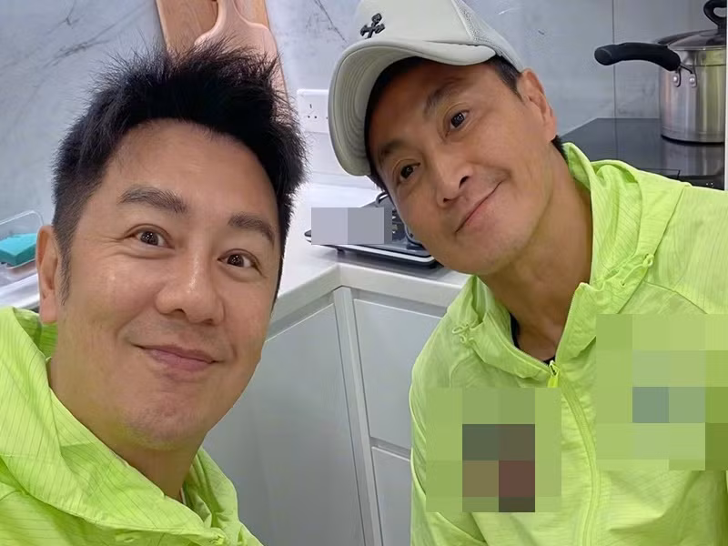 Trần Hạo Dân đọ phong độ bên Hà Gia Kính. Ảnh: Weibo Trần Hạo Dân.