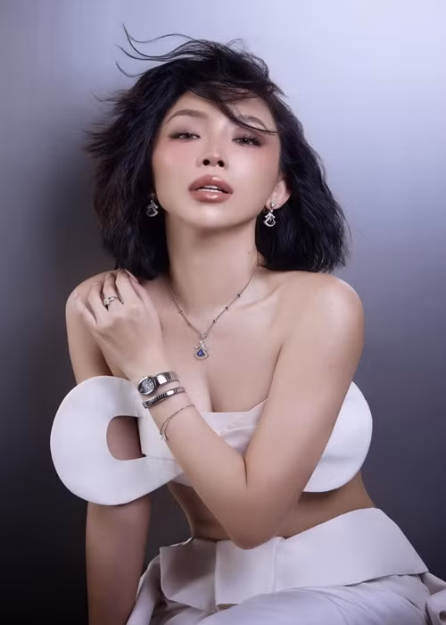Tóc Tiên sở hữu vẻ đẹp cá tính, hiện đại. Hiện tại, dù đã kết hôn, nữ ca sĩ sinh năm 1989 vẫn mặc táo bạo như ngày còn độc thân. Ảnh: FB Tóc Tiên.