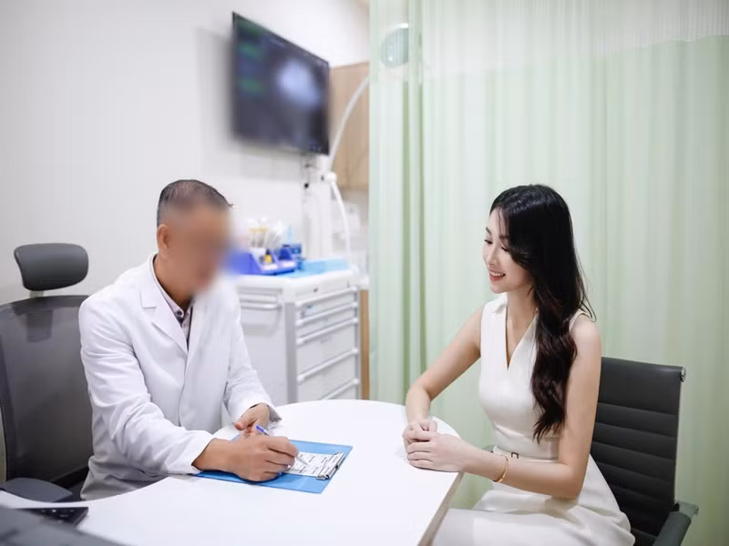 Hoa hau Dang Thu Thao lo dien sau khi bi mat sinh con