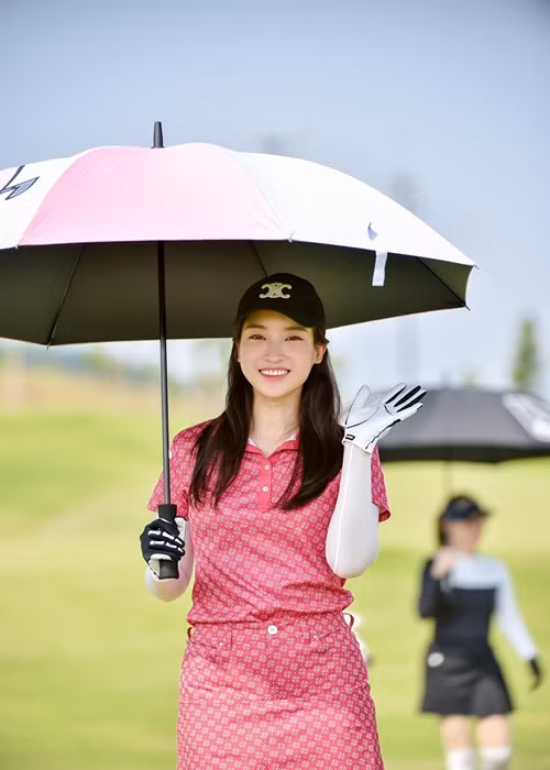 Mỹ Linh đón tuổi mới trên sân golf. Ảnh: FB Đỗ Mỹ Linh.
